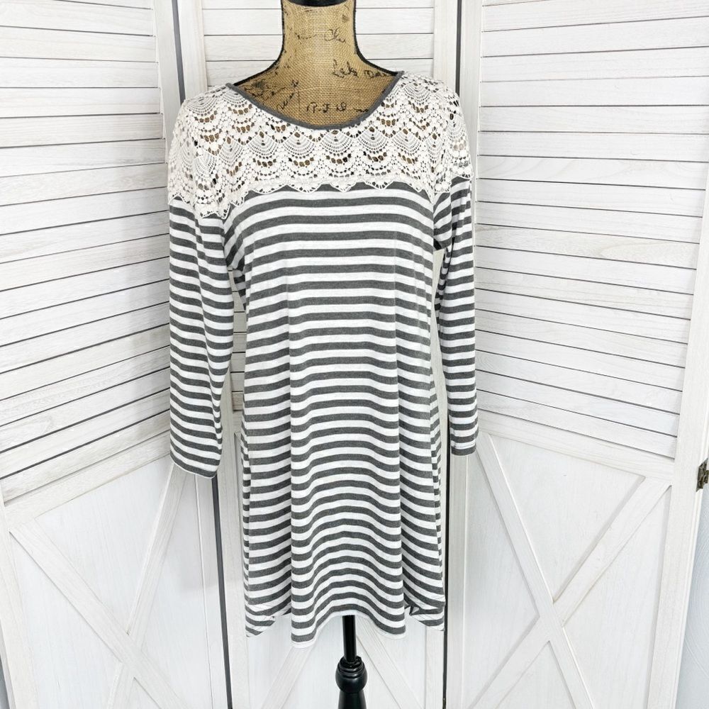 UMGEE Striped Crochet Lace Shoulder Tee Shirt Dress Gray Ivory Medium